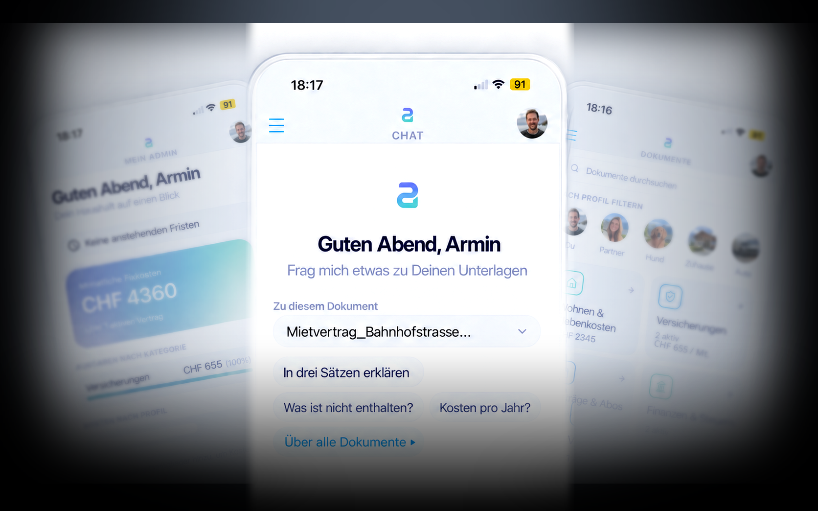 Aidmin App: Übersicht, Chat und Dokumente auf drei Bildschirmen